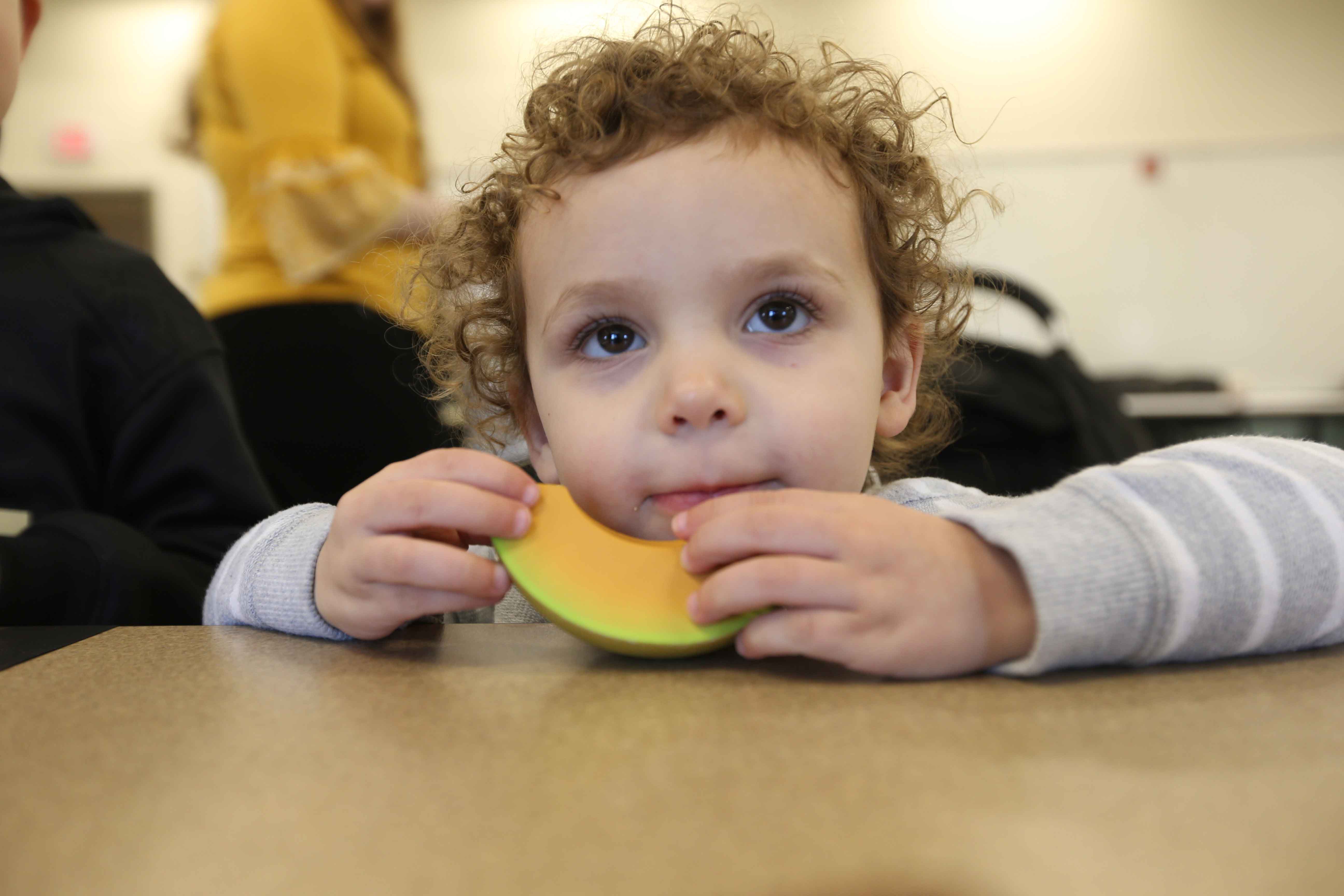 child eating cantaloupe