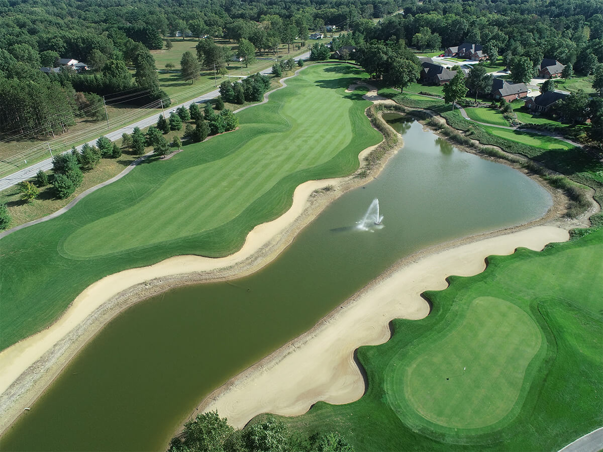 Image of a golf court, lake on the middle